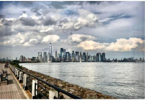 Escape to Spectacular Skyline 12Mints From NYCity